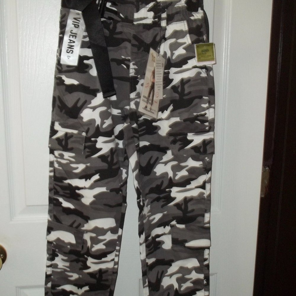 NWT! JUNIORS VIP CAMOUFLAGE JEAN, JOGGERS!